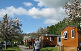 Camping Des Rochers Des Parcs